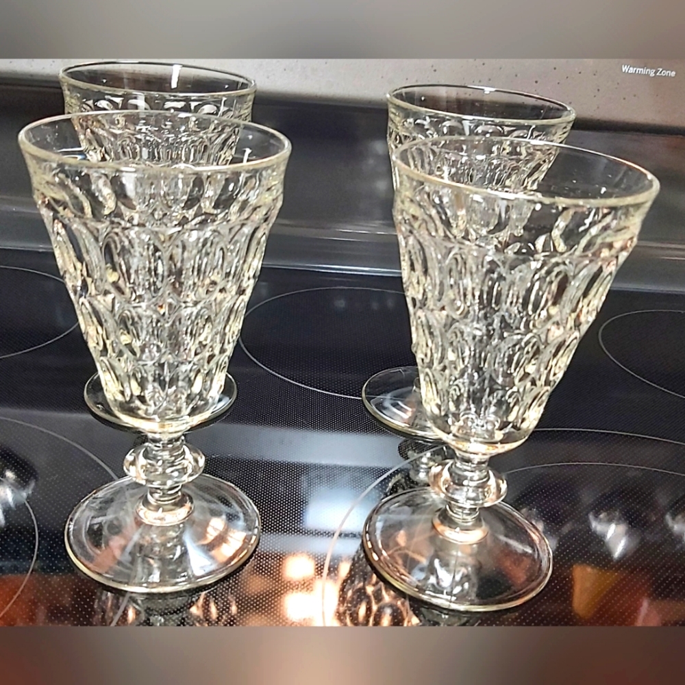 Vintage set of 4 Jeanette Thumbprint glasses